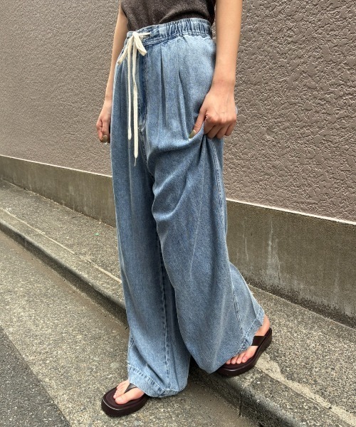AIC.(エーアイシー)の「接触冷感テンセルデニムイージーパンツ(デニムパンツ・レディース・ブラック/ブルー・FREE)」の12枚目の写真
