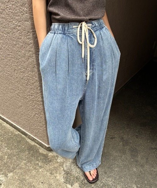 AIC.(エーアイシー)の「接触冷感テンセルデニムイージーパンツ(デニムパンツ・レディース・ブラック/ブルー・FREE)」の13枚目の写真