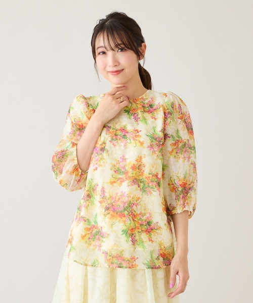 Rose Tiara(ローズティアラ)の「【セットアップ対応】フラワーブーケ柄パフスリーブブラウス(シャツ/ブラウス・レディース・ネイビー/イエロー・38/42/46)」の4枚目の写真