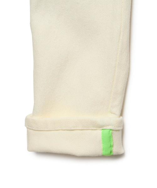 green label relaxing（グリーンレーベルリラクシング）の「GLRデニムニット パンツ◆（その他パンツ・キッズ・ホワイト/ライトブルー・95cm/105cm/115cm/125cm/135cm）」の5枚目の写真
