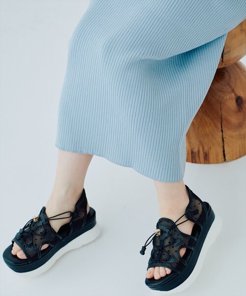 natural couture（ナチュラルクチュール）の「チュールスポサン（サンダル・レディース・オフホワイト/ピンクベージュ/ブラック・MEDIUM/LARGE）」の6枚目の写真