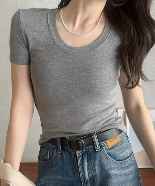Eclat one（エクラワン）の「【Eclat one】深Uネック ベーシック半袖Tシャツ（Tシャツ/カットソー・レディース・イエロー/ホワイト/グレー/ブラック・FREE）」の3枚目の写真