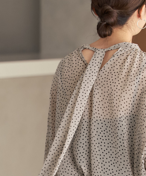 Noble(ノーブル)の「【洗える】ドットシフォンギャザーボウタイブラウス(シャツ/ブラウス・レディース・ブラック/ベージュ・FREE)」の7枚目の写真