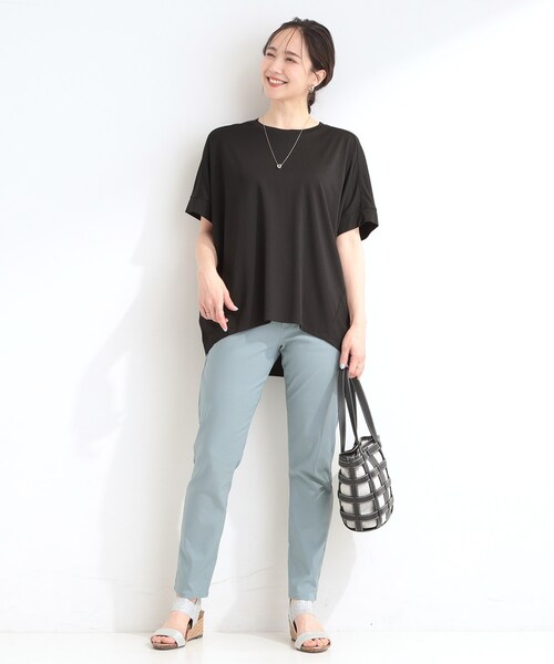 SHOO・LA・RUE(シューラルー)の「【新色追加/ひんやり/UV/S-LL/体型カバー】秋まで着られる ひやとろドルマンTシャツ(Tシャツ/カットソー・レディース・ダークブラウン/サックスブルー/ブラック/ホワイト系5・04/03/02/01)」の15枚目の写真