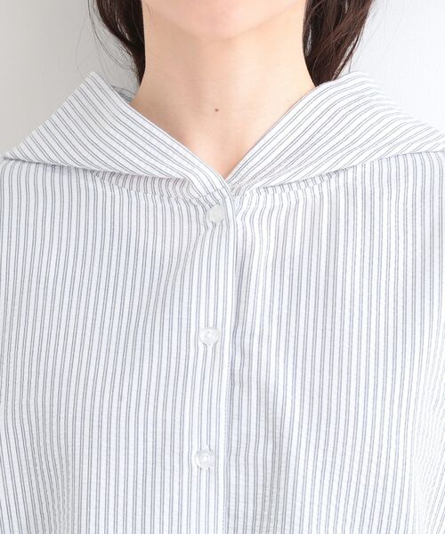 SHOO・LA・RUE(シューラルー)の「【洗濯機可/S-LL/体型カバー】大人カジュアルスタイルに フード付きストライプシャツ(シャツ/ブラウス・レディース・サックスブルー系2/ブラック系2/ホワイト系5・01/03/02/04)」の19枚目の写真