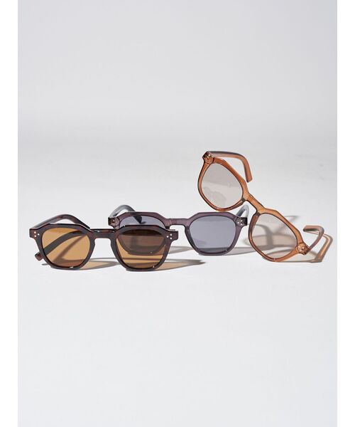 ELENDEEK(エレンディーク)の「FACET FRAME SUNGLASSES(サングラス・レディース・ブラック/ブラウン/ベージュ・FREE)」の4枚目の写真