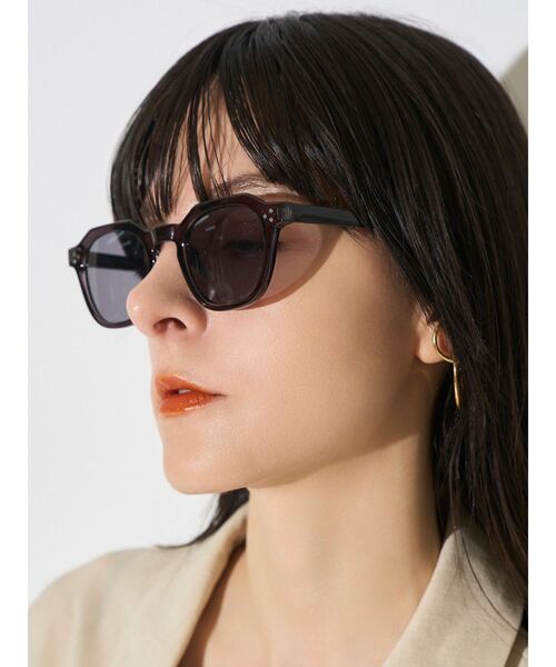 ELENDEEK(エレンディーク)の「FACET FRAME SUNGLASSES(サングラス・レディース・ブラック/ブラウン/ベージュ・FREE)」の5枚目の写真