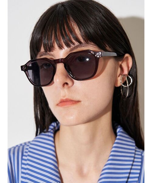 ELENDEEK(エレンディーク)の「FACET FRAME SUNGLASSES(サングラス・レディース・ブラック/ブラウン/ベージュ・FREE)」の6枚目の写真