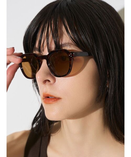ELENDEEK(エレンディーク)の「FACET FRAME SUNGLASSES(サングラス・レディース・ブラック/ブラウン/ベージュ・FREE)」の15枚目の写真
