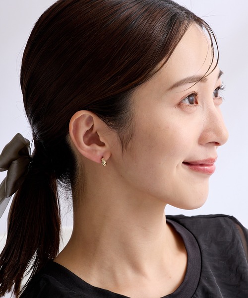 CALIN STANDARD(カリンスタンダード)の「◆金属アレルギー対応◆◆made in japan◆【片手でスムースワンタッチ】ツイストダブルライン ミニスムースピアス(ピアス(両耳用)・レディース・ピンクゴールド/ゴールド/シルバー・FREE)」の5枚目の写真