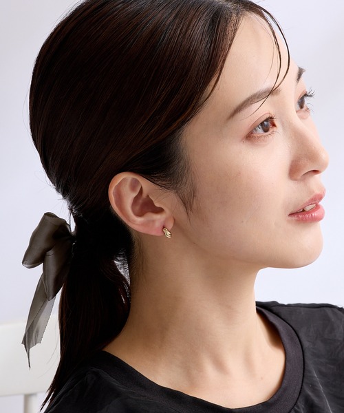 CALIN STANDARD(カリンスタンダード)の「◆金属アレルギー対応◆◆made in japan◆【片手でスムースワンタッチ】ツイストダブルライン ミニスムースピアス(ピアス(両耳用)・レディース・ピンクゴールド/ゴールド/シルバー・FREE)」の6枚目の写真