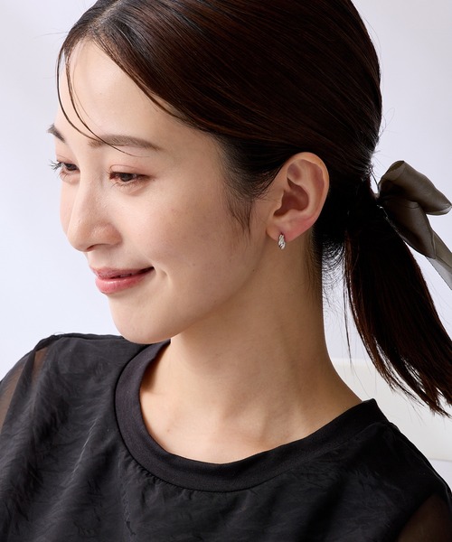 CALIN STANDARD(カリンスタンダード)の「◆金属アレルギー対応◆◆made in japan◆【片手でスムースワンタッチ】ツイストダブルライン ミニスムースピアス(ピアス(両耳用)・レディース・ピンクゴールド/ゴールド/シルバー・FREE)」の18枚目の写真