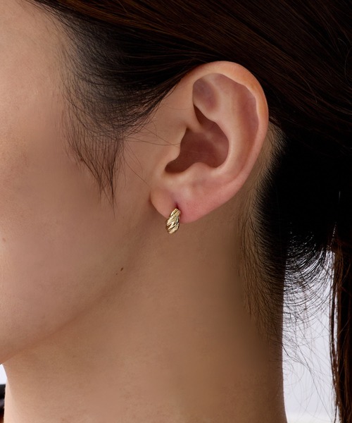 CALIN STANDARD(カリンスタンダード)の「◆金属アレルギー対応◆◆made in japan◆【片手でスムースワンタッチ】ツイストダブルライン ミニスムースピアス(ピアス(両耳用)・レディース・ピンクゴールド/ゴールド/シルバー・FREE)」の7枚目の写真