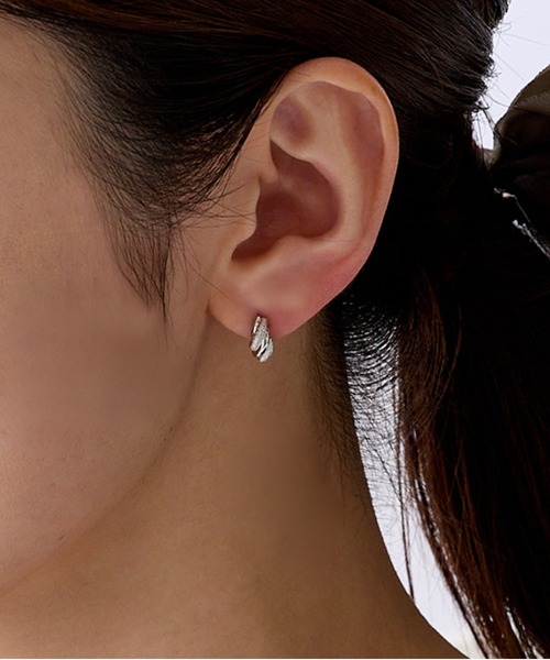 CALIN STANDARD(カリンスタンダード)の「◆金属アレルギー対応◆◆made in japan◆【片手でスムースワンタッチ】ツイストダブルライン ミニスムースピアス(ピアス(両耳用)・レディース・ピンクゴールド/ゴールド/シルバー・FREE)」の22枚目の写真