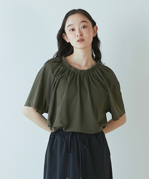 LOGEMENT DE CLAIRE(ロジュモンドクレール)の「【Allease/オールイーズ】ギャザーカットブラウス(Tシャツ/カットソー・レディース・モカ/カーキ/ブラック/オフホワイト・FREE)」の4枚目の写真
