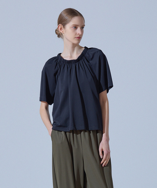 LOGEMENT DE CLAIRE(ロジュモンドクレール)の「【Allease/オールイーズ】ギャザーカットブラウス(Tシャツ/カットソー・レディース・モカ/カーキ/ブラック/オフホワイト・FREE)」の2枚目の写真