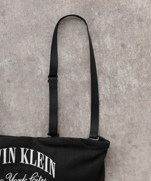 Calvin Klein（カルバン・クライン）の「Calvin Klein / カルバン クライン LIGHTLY LINED BANDEAU（その他アンダーウェア/インナー・レディース・ブラック・SMALL/MEDIUM）」の3枚目の写真