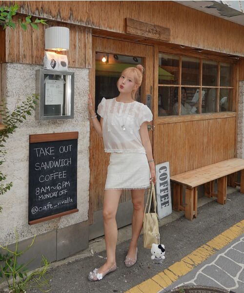 SINOON(シヌーン)の「Rose Lace Mini Skirt (Ivory)(スカート・レディース・アイボリー・SMALL/MEDIUM)」の6枚目の写真