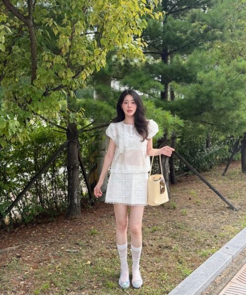 SINOON(シヌーン)の「Rose Lace Mini Skirt (Ivory)(スカート・レディース・アイボリー・SMALL/MEDIUM)」の7枚目の写真