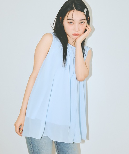 COLORME(カラーミー)の「【AKB48 伊藤百花 着用】シフォンノースリーブトップス(シャツ/ブラウス・レディース・ブラック/ライトブルー・FREE)」の2枚目の写真