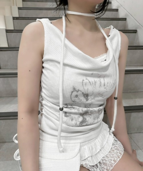 Never mind the XU / Chikashitsu+(ネバーマインド ザ エックスユー / チカシツプラス)の「【nmtc+】Doodle Lace Sleeveless Tee Muffler Set / 【エヌエムティーシープラス】レースマフラーセットノースリーブTシャツ(タンクトップ・レディース・ホワイト/チャコール・ONE SIZE)」の15枚目の写真