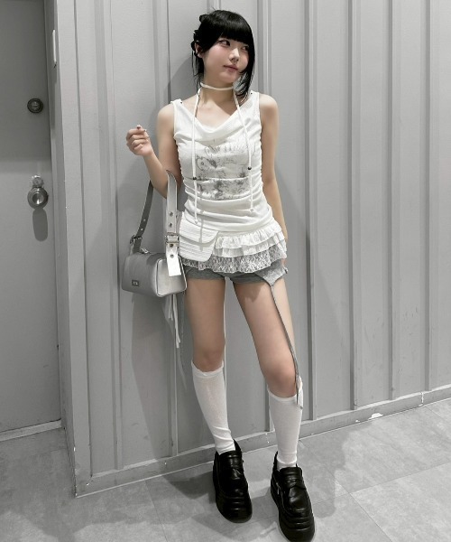 Never mind the XU / Chikashitsu+(ネバーマインド ザ エックスユー / チカシツプラス)の「【nmtc+】Doodle Lace Sleeveless Tee Muffler Set / 【エヌエムティーシープラス】レースマフラーセットノースリーブTシャツ(タンクトップ・レディース・ホワイト/チャコール・ONE SIZE)」の16枚目の写真