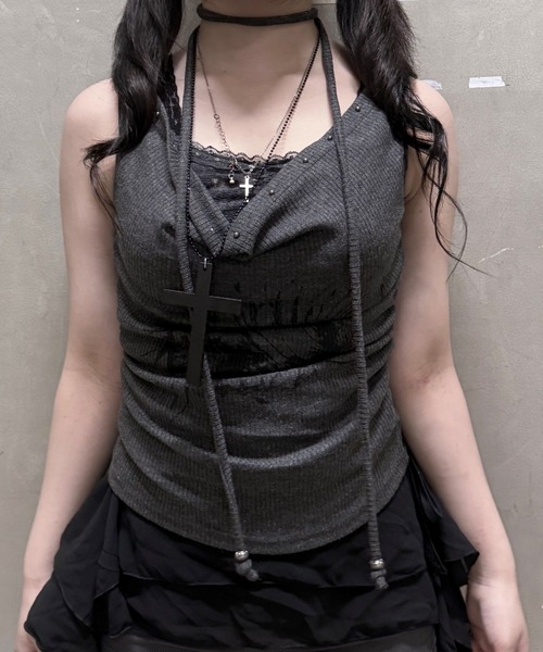 Never mind the XU / Chikashitsu+(ネバーマインド ザ エックスユー / チカシツプラス)の「【nmtc+】Doodle Lace Sleeveless Tee Muffler Set / 【エヌエムティーシープラス】レースマフラーセットノースリーブTシャツ(タンクトップ・レディース・ホワイト/チャコール・ONE SIZE)」の3枚目の写真