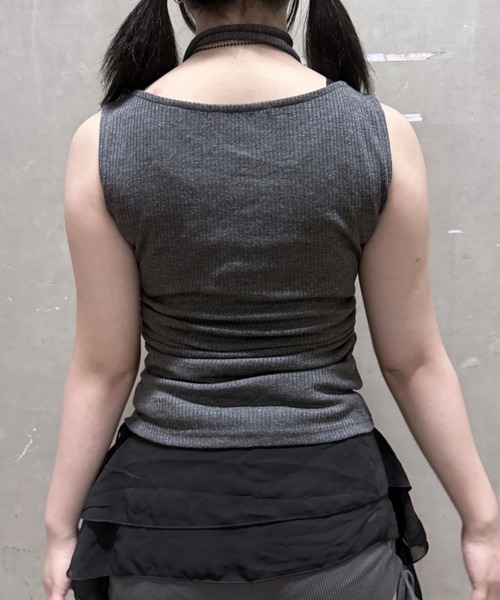 Never mind the XU / Chikashitsu+(ネバーマインド ザ エックスユー / チカシツプラス)の「【nmtc+】Doodle Lace Sleeveless Tee Muffler Set / 【エヌエムティーシープラス】レースマフラーセットノースリーブTシャツ(タンクトップ・レディース・ホワイト/チャコール・ONE SIZE)」の5枚目の写真