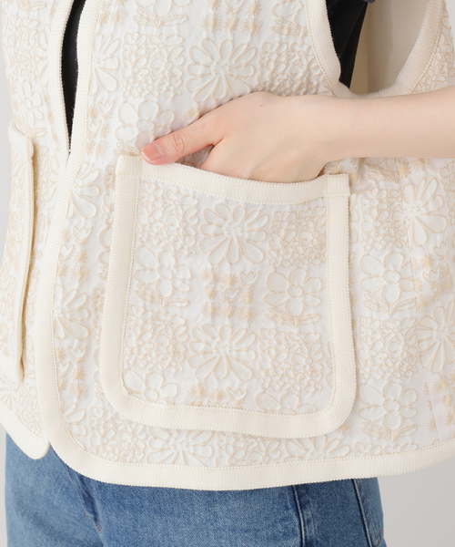 IENA LA BOUCLE(イエナラブークル)の「IENA LA BOUCLE フラワーJQベスト(その他アウター・レディース・ベージュ・FREE)」の2枚目の写真