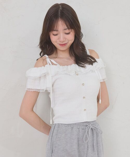 MAJESTIC LEGON(マジェスティックレゴン)の「フリルオフショルニット(ニット/セーター・レディース・オフホワイト/イエロー/ブラック/ブラック系その他・MEDIUM)」の8枚目の写真
