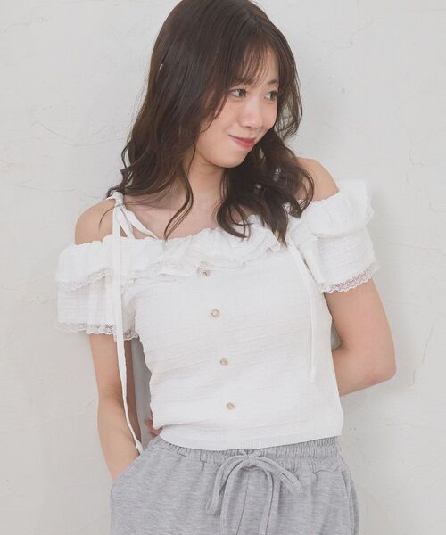 MAJESTIC LEGON(マジェスティックレゴン)の「フリルオフショルニット(ニット/セーター・レディース・オフホワイト/イエロー/ブラック/ブラック系その他・MEDIUM)」の9枚目の写真