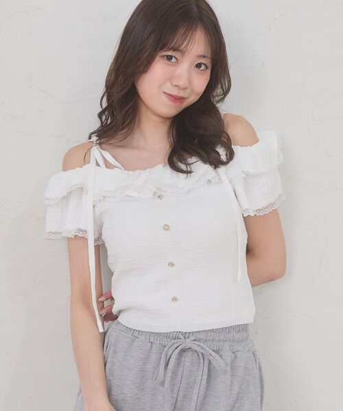 MAJESTIC LEGON(マジェスティックレゴン)の「フリルオフショルニット(ニット/セーター・レディース・オフホワイト/イエロー/ブラック/ブラック系その他・MEDIUM)」の10枚目の写真