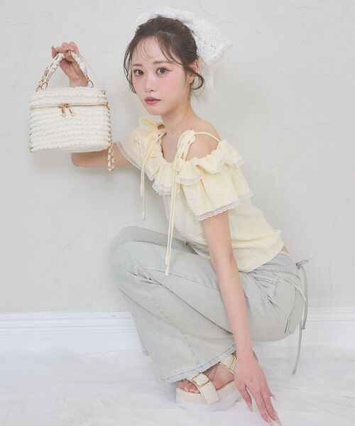MAJESTIC LEGON(マジェスティックレゴン)の「フリルオフショルニット(ニット/セーター・レディース・オフホワイト/イエロー/ブラック/ブラック系その他・MEDIUM)」の15枚目の写真