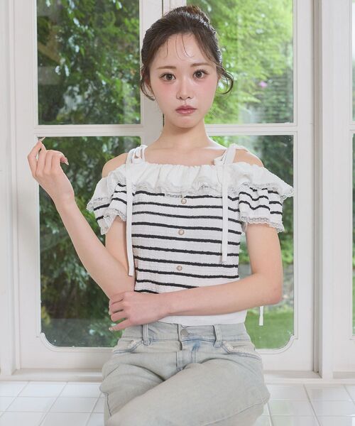 MAJESTIC LEGON(マジェスティックレゴン)の「フリルオフショルニット(ニット/セーター・レディース・オフホワイト/イエロー/ブラック/ブラック系その他・MEDIUM)」の22枚目の写真