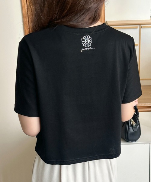 DAY CLOSET(デイ クローゼット)の「【UVカット率98%/UPF50+/汗染み防止/撥水】半袖 バック ワンポイント ボックス シルエット Tシャツ レディース(Tシャツ/カットソー・レディース・ブラック/ホワイト/チャコールグレー・L/M)」の1枚目の写真