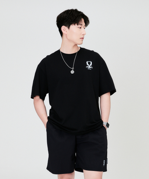 QUTON(ク―トン)の「ハートロゴオーバーサイズヘビー半袖Tシャツ_ブラック(Tシャツ/カットソー・メンズ・ブラック・1/2/3/4)」の3枚目の写真