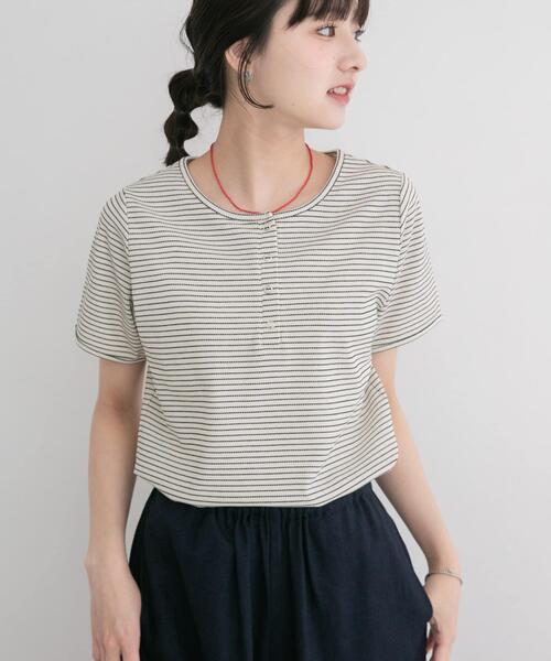ITEMS URBANRESEARCH(アイテムズ アーバンリサーチ)の「ワッフル半袖Tシャツ(Tシャツ/カットソー・レディース・グレー/ブラック/オフホワイト・FREE)」の2枚目の写真