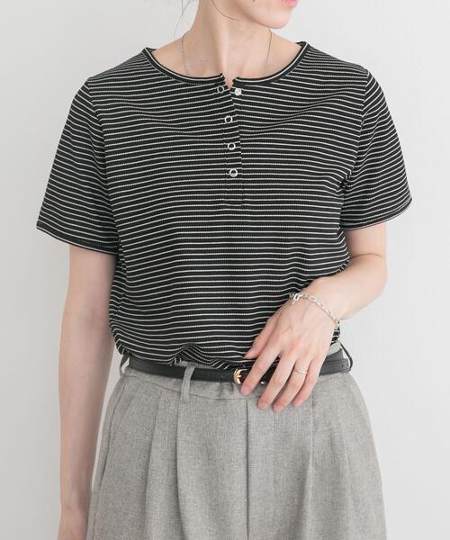 ITEMS URBANRESEARCH(アイテムズ アーバンリサーチ)の「ワッフル半袖Tシャツ(Tシャツ/カットソー・レディース・グレー/ブラック/オフホワイト・FREE)」の3枚目の写真