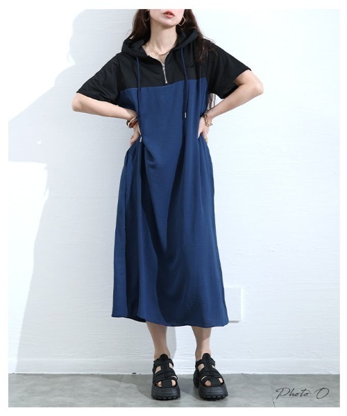 Sawa a la mode(サワアラモード)の「配色切り替えフーディーワンピース(ワンピース・レディース・ブルー/カーキ・FREE)」の3枚目の写真