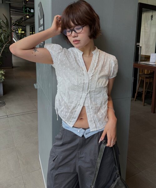 mline（エムライン）の「【着映えNo.1】[mline]Ｖフリルドロストブラウス（シャツ/ブラウス・レディース・ネイビー/ブラック/ブラック系その他/オフホワイト・FREE）」の8枚目の写真