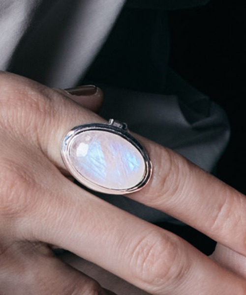 quip queint(クイップクエイント)の「【quip queint】oval nebula ring moonstone/オーバル ネビュラ リング ムーンストーン QU283(リング・レディース・シルバー・15 /13/11/9)」の1枚目の写真