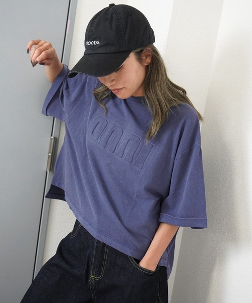 gossara(ゴサラ)の「【立体ロゴデザイン】オンニエンボスTEE(Tシャツ/カットソー・レディース・チャコールグレー/グレイッシュベージュ/ネイビー/キャメル・FREE)」の3枚目の写真