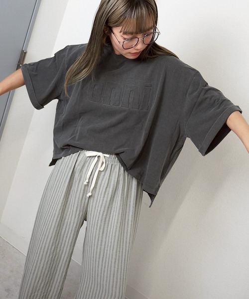 gossara(ゴサラ)の「【立体ロゴデザイン】オンニエンボスTEE(Tシャツ/カットソー・レディース・チャコールグレー/グレイッシュベージュ/ネイビー/キャメル・FREE)」の6枚目の写真