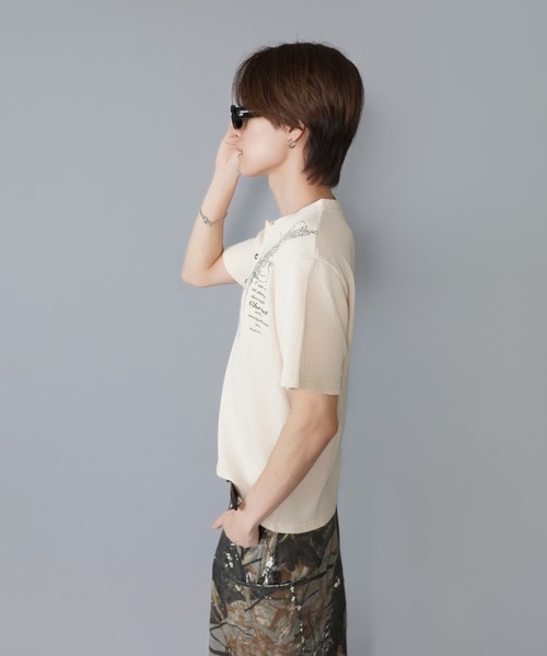 SPINNS(スピンズ)の「ヘンリーネックサーマル半袖Tシャツ/ダークアートプリント(Tシャツ/カットソー・メンズ・ブラック系その他/レッド系その他/アイボリー/カモフラージュ・ONESIZE)」の17枚目の写真