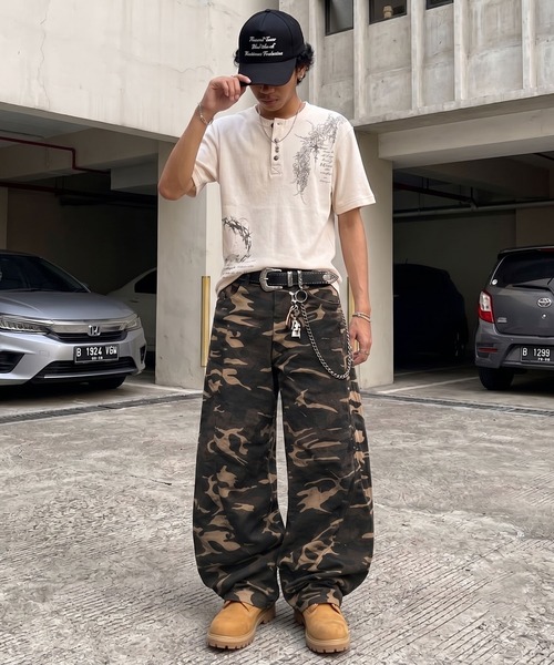 SPINNS(スピンズ)の「ヘンリーネックサーマル半袖Tシャツ/ダークアートプリント(Tシャツ/カットソー・メンズ・ブラック系その他/レッド系その他/アイボリー/カモフラージュ・ONESIZE)」の10枚目の写真