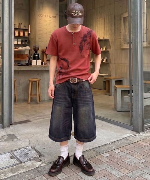 SPINNS(スピンズ)の「ヘンリーネックサーマル半袖Tシャツ/ダークアートプリント(Tシャツ/カットソー・メンズ・ブラック系その他/レッド系その他/アイボリー/カモフラージュ・ONESIZE)」の8枚目の写真