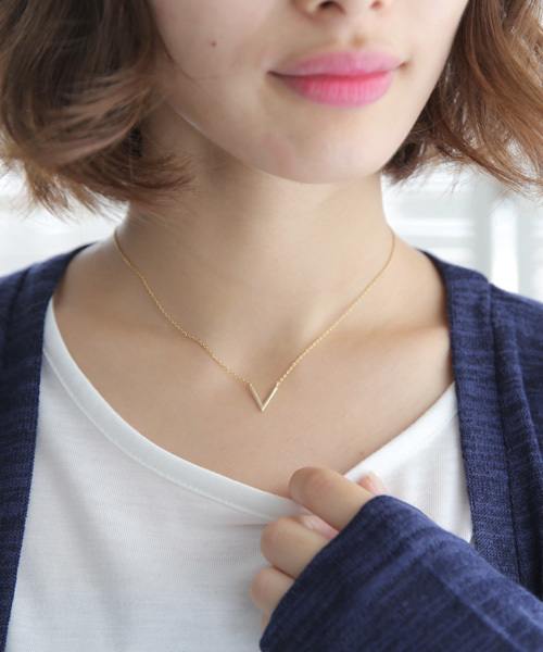 folklore（フォルクローレ）の「シンプルシルエット[V字][I字]モチーフネックレス（ネックレス・レディース・その他1/その他2/その他3/その他・ﾌﾘ-）」の8枚目の写真