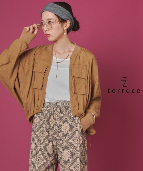 terrace(テラス)の「ストライプガーゼドロストショートジャケット(ブルゾン・レディース・モカ/サンドベージュ/ブラック・FREE)」の2枚目の写真