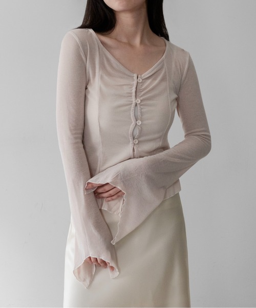 on:nue(オンニュ)の「【on:nue】フロントギャザーベルスリーブカーディガン /26-27 AW COLLECTION(カーディガン/ボレロ・レディース・ブラック/ベージュ・FREE)」の4枚目の写真