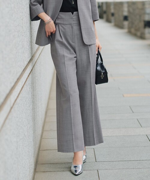 ICB(アイシービー)の「ウール2WAYストレッチ サスペンダー付きワイドストレートパンツ(その他パンツ・レディース・ブラック系/ライトグレー系7/ダークブラウン系7・00/0/2/4/6/8)」の1枚目の写真